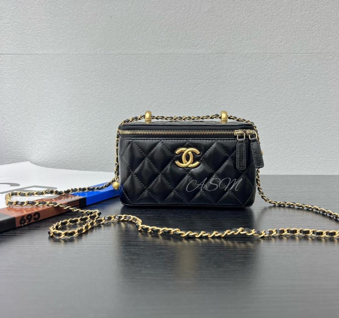 Chanel Lambskin Quilted Pearl Crush Vanity Case with Chain