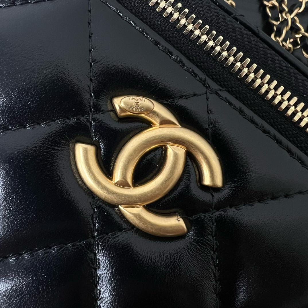 Chanel Lambskin Quilted Pearl Crush Vanity Case with Chain