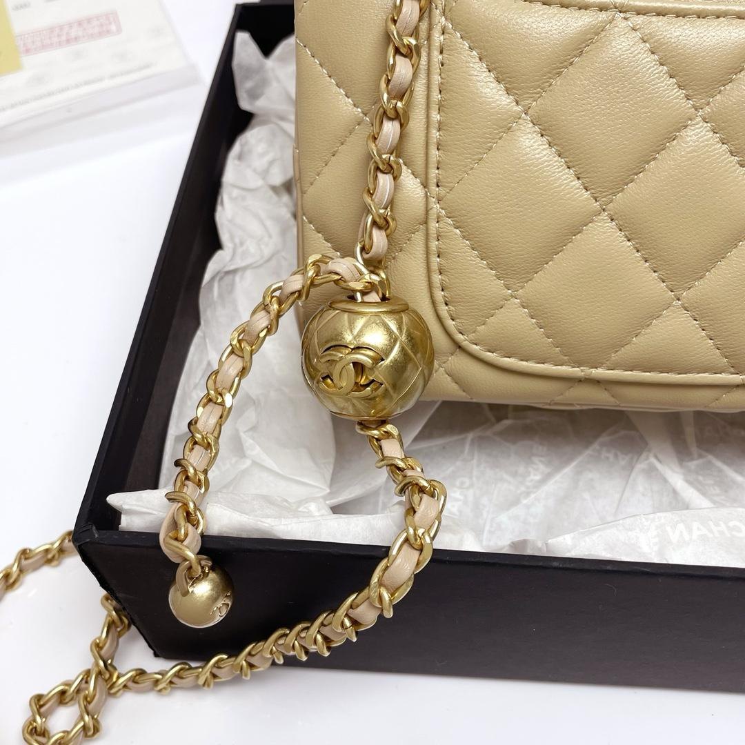 Chanel Classic Flap-style Bag