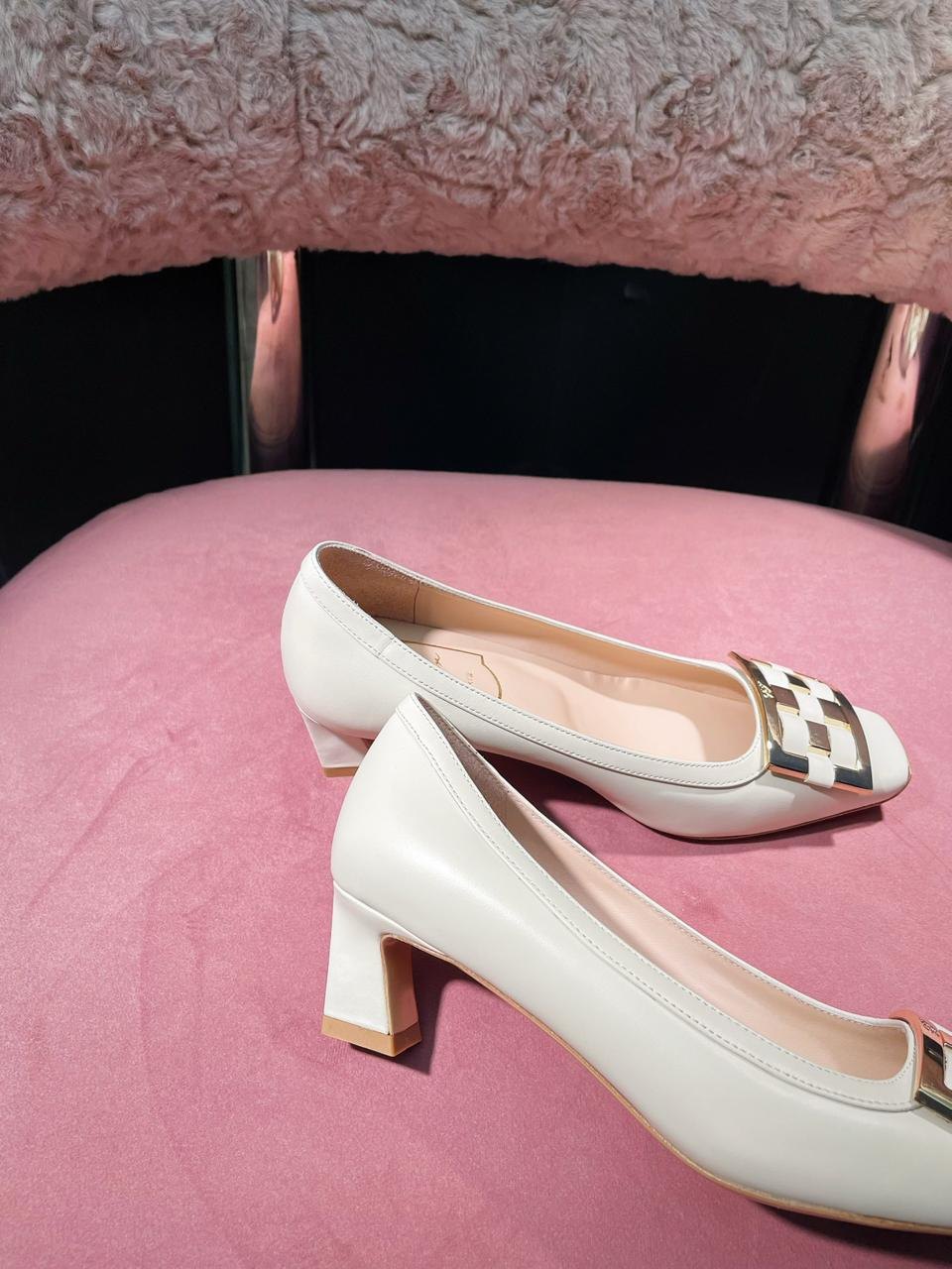 Roger Vivier Trompette Leather Pumps