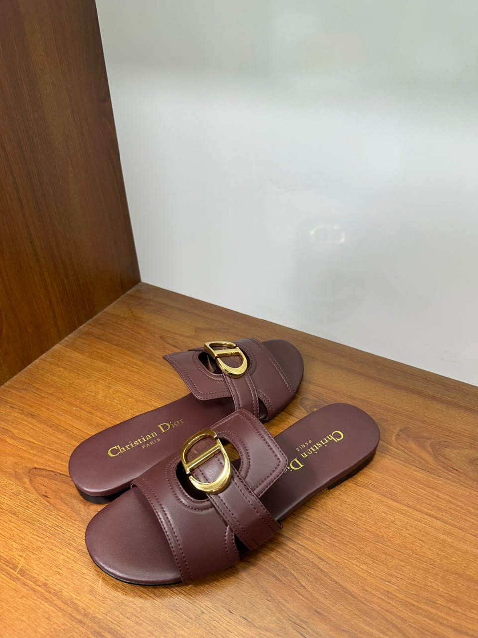 Christian Dior 30 Montaigne Slide