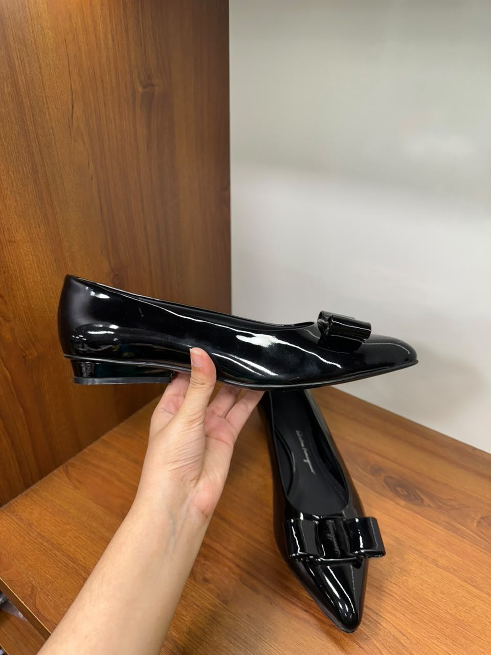 Ferragamo Viva Bow Pumps