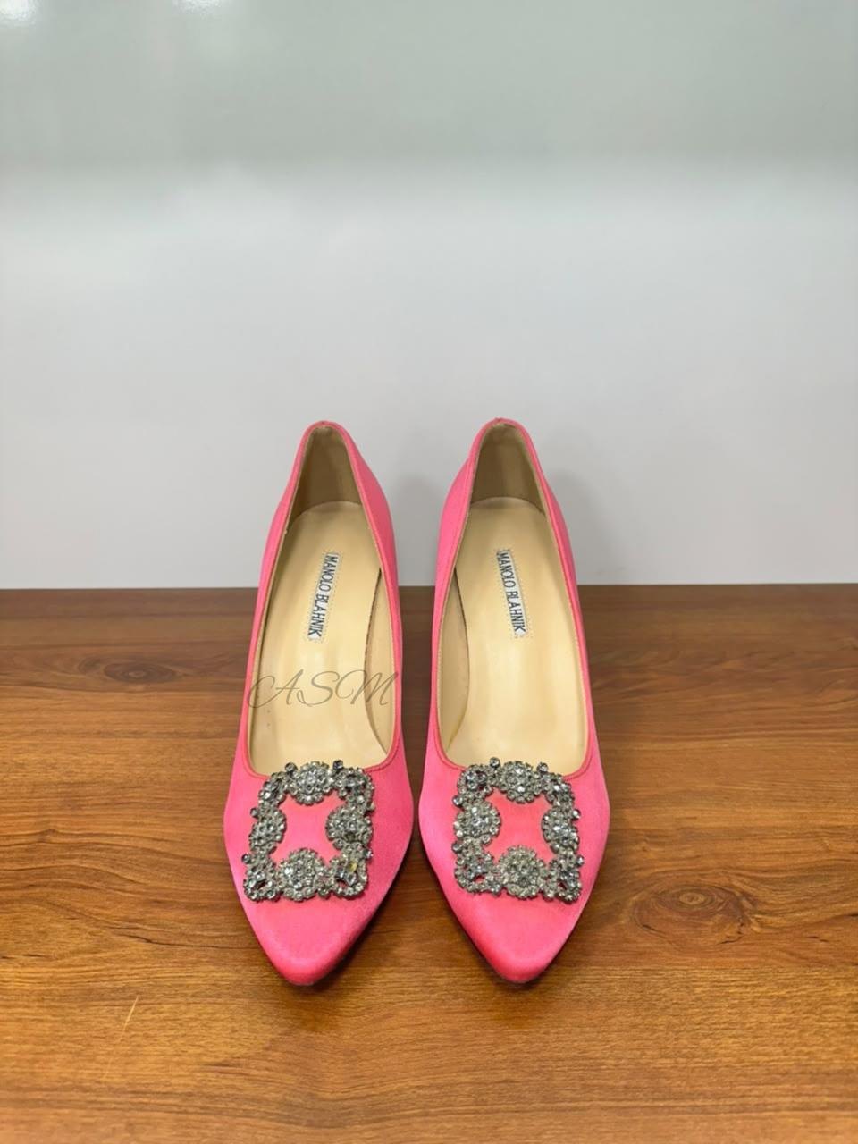 Manolo Blahnik Hangisi Satin Pumps