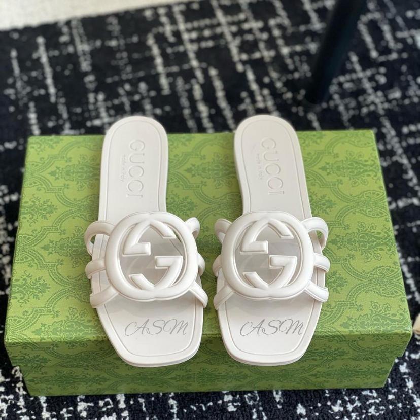 Gucci Women's Interlocking G Slide Sandals