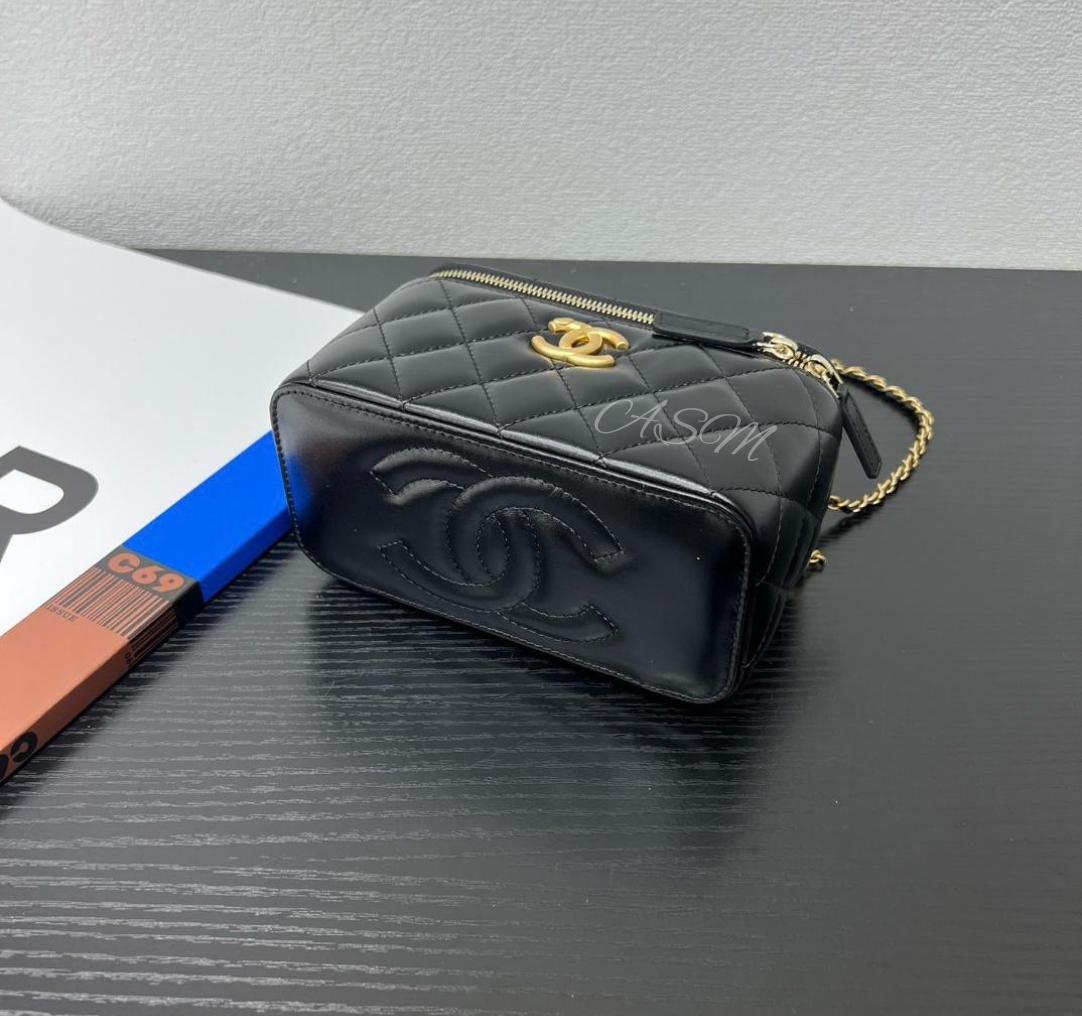 Chanel Lambskin Quilted Pearl Crush Vanity Case with Chain