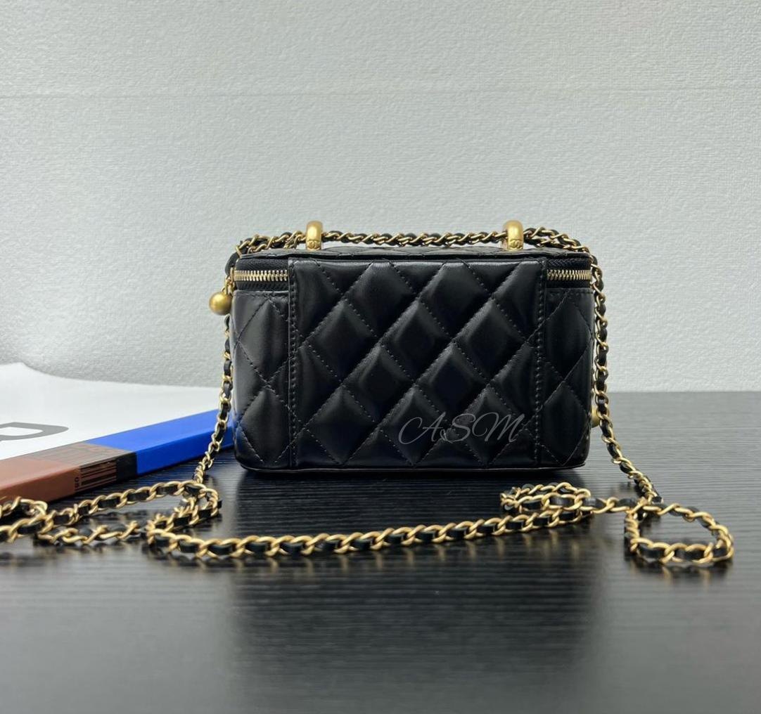 Chanel Lambskin Quilted Pearl Crush Vanity Case with Chain