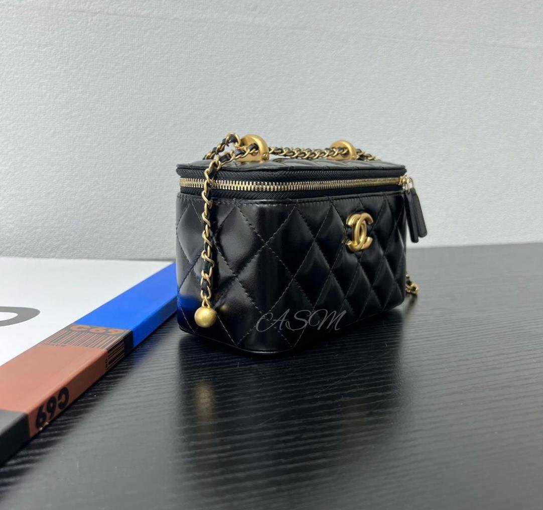 Chanel Lambskin Quilted Pearl Crush Vanity Case with Chain