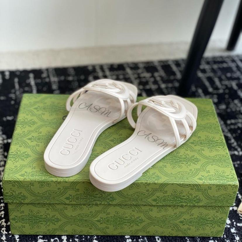Gucci Women's Interlocking G Slide Sandals