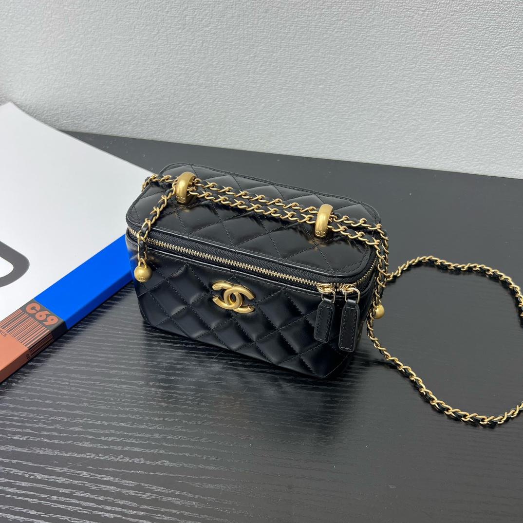 Chanel Lambskin Quilted Pearl Crush Vanity Case with Chain