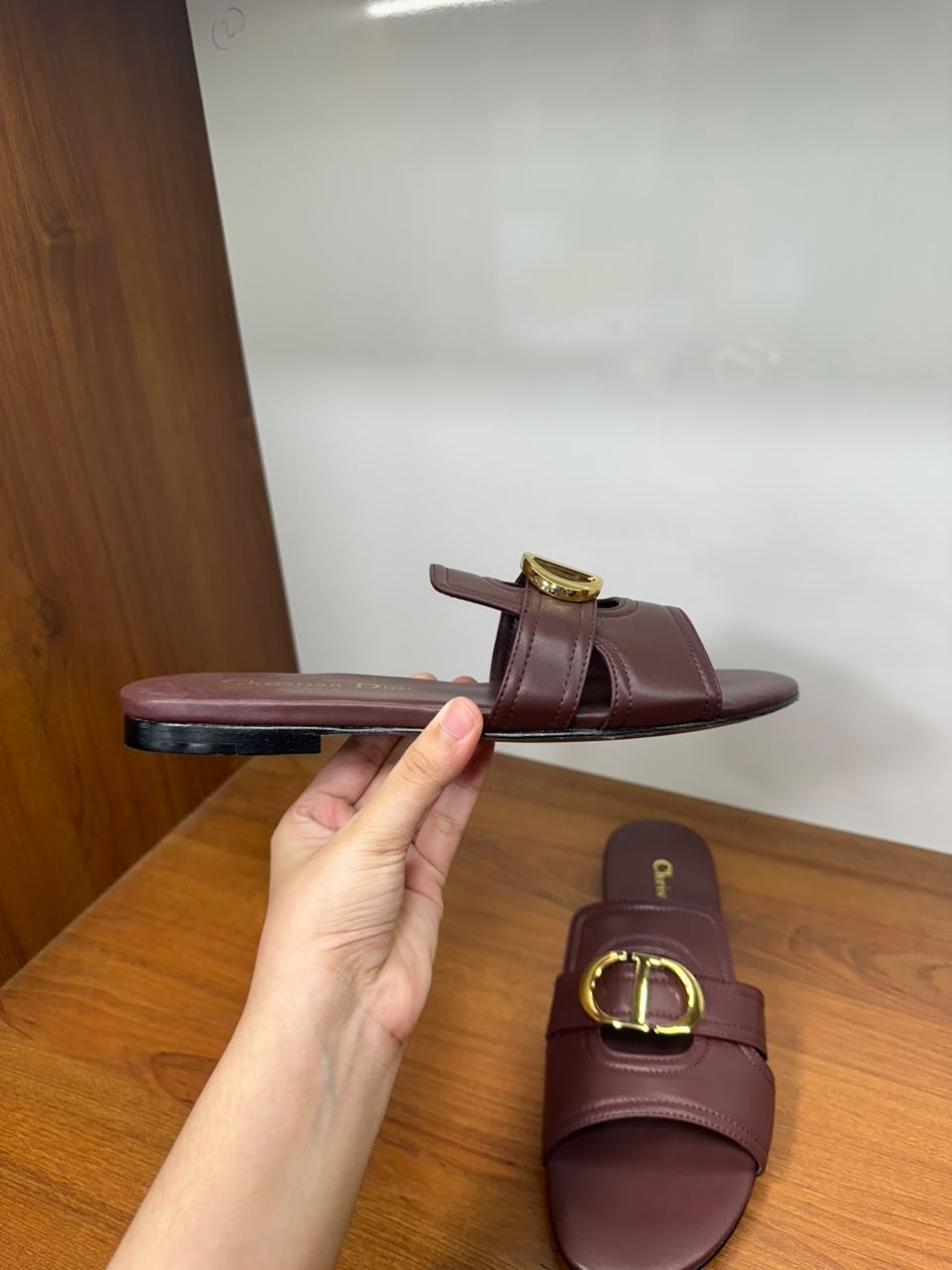 Christian Dior 30 Montaigne Slide